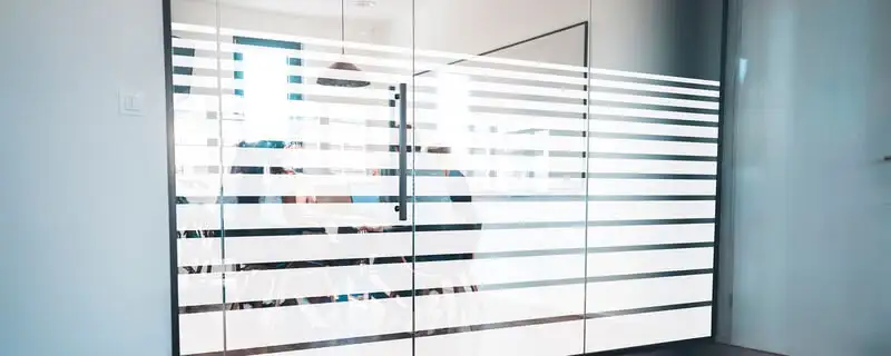 Film adhésif à motifs de lignes